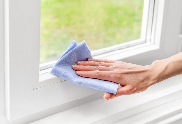 ČIŠĆENJE PVC STOLARIJE NIKAD NIJE BILO LAKŠE Ovo prirodno sredstvo skida fleke kao od šale!