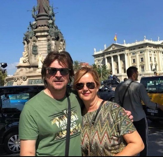 ZA NJIM JE LUDELA CELA JUGOSLAVIJA, A ON JE HTEO SAMO NJU Vole se 45 godina, ne slikaju se za novine i ne dele savete za sreću