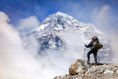 NEPAL OGRANIČAVA BROJ DOZVOLA ZA PENJANJE NA MONT EVEREST Postoji i jedan uslov - mnogim planinarima se neće svideti