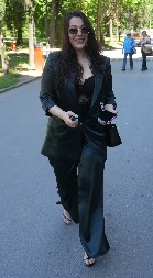 CEO BEOGRAD GLEDA ŠTA V0ZI DEČKO SANJE VUČIĆ Pevačica konačno u javnosti sa njim, više ga ne krije (FOTO)