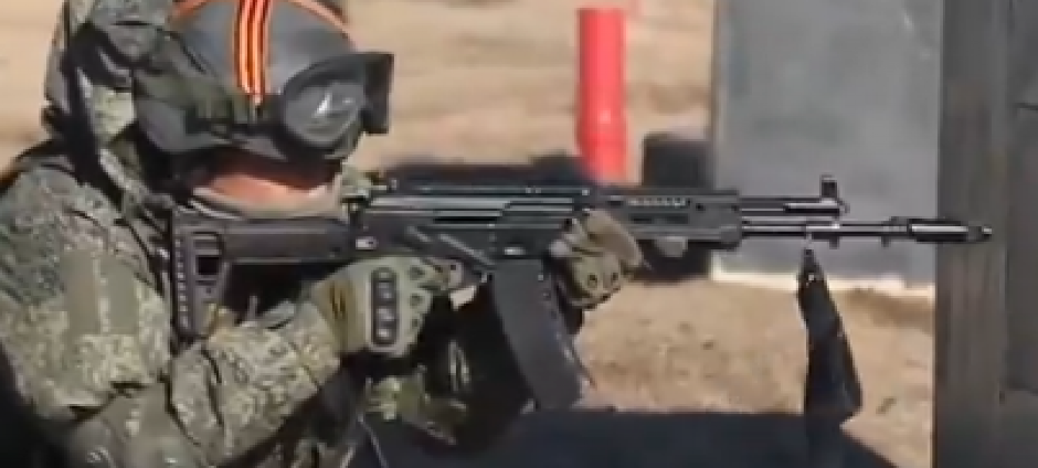 KIMOVI VOJNICI NAORUŽANI DO ZUBA! Obelodanjeni snimci severnokorejske vojske, u rukama drže rusko oružje (VIDEO)