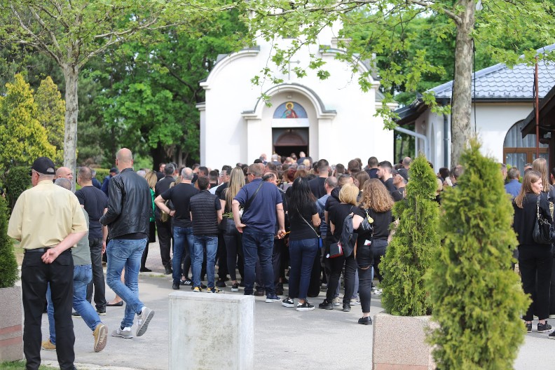 Poznati datum i vreme sahrane naše poznate glumice (61)