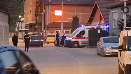 KRVAVI OBRAČUN U NOVOM PAZARU Masovna tuča između dve porodice, više osoba izbodeno nožem (VIDEO)