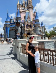 PRVE FOTOGRAFIJE TRUDNE ALEKSANDRE PRIJOVIĆ Pevačica u poodmakloj trudnoći, sin joj ljubi stomak!