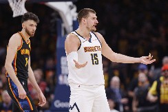 JOKIĆ GLEDA I NE VERUJE Srbin ostao u šoku posle ove sudijske odluke (VIDEO)