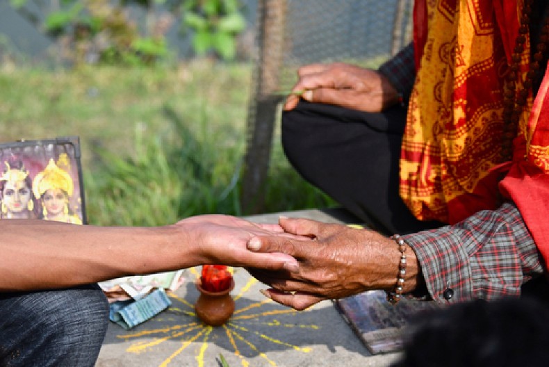 ČUVENI INDIJSKI ASTROLOG PREDVIĐA  Maj briše staru karmu, ovi znakovi konačno izlaze iz začaranog kruga