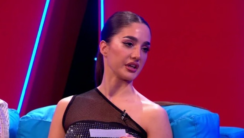 ANĐELA NAKON ELITE ŽELI DA UNOVČI SVOJE EKSPLICITNE SNIMKE! Gastoz šokiran njenim predlogom: "Dovoljno je da objavimo moje fotografije sa bananama"