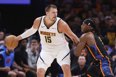 JOKIĆ U SVOM STILU PROSLAVIO POBEDU Navijač Oklahome ga snimio kako luduje u kafani (VIDEO)