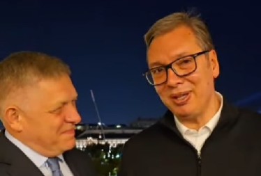 SRBI I SLOVACI BRAĆA ZAUVEK!  Bratski susret Vučića i Fica u Moskvi (VIDEO)
