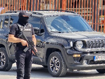 RAZBIJENA NARKO-GRUPA U NOVOM PAZARU! Isplivao snimak filmskog hapšenja, pronađena velika količina narkotika (FOTO/VIDEO)