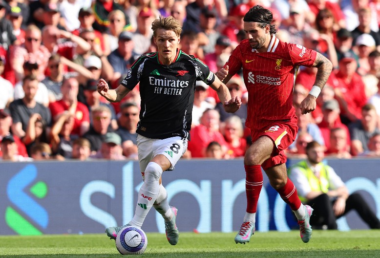 SPEKTAKL NA ENFILDU Liverpulu malo 2:0, Arsenal sa desetoricom izbegao poraz