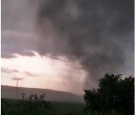 SUPERĆELIJSKA OLUJA SA TORNADOM HRLI KA SRBIJI! Lovac na oluje komentariše: "Nikada nećemo zaboraviti ovaj dan"  (VIDEO)