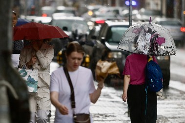 DANAS SUNČANO, ALI U NEKIM DELOVIMA PLJUSKOVI! Oglasio se RHMZ, u narednim danima obrt