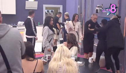 TUČA UČESNICA ELITE Skočila jedna na drugu, čupaju se i pljuju, nastao haos (VIDEO)