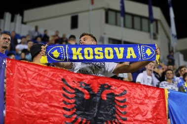VEĆ JE POČEO HAOS PRED MEČ SRBIJE Navijači tzv. Kosova besni - Albanci ih "izdali"