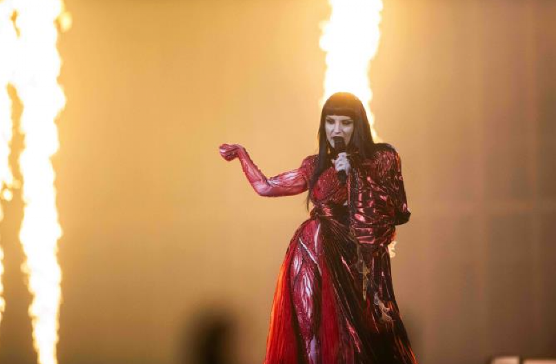 "OVO ĆE IH KOŠTATI PLASMANA" Albanska predstavnica provocira Srbe, a na sceni se pojavila u nikad morbidnijem izdanju!