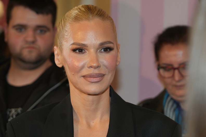 KADA IZGLEDAM KAO DRONJAK, LAŽEM DA SAM KRISTINA, A NE NATAŠA! Bekvalčeva šokirala izjavom, evo šta sestra kaže o tome