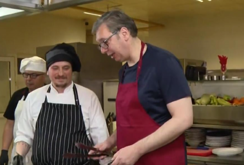 VUČIĆ SE OBRATIO U NESVAKIDAŠNJEM IZDANJU Predsednik poslao snažnu poruku pred centralni događaj svenardonog sabora u Nišu! (FOTO)