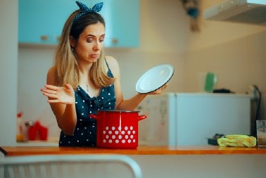 KOLIKO DUGO ČUVATE OSTATKE HRANE? Domaćice mahom greše u ovim stvarima u kuhinji, eksperti upozorili na rizike