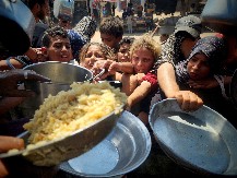 OVAKO IZGLEDA PAKAO NA ZEMLJI! OVDE SE DECA NE IGRAJU LOPTOM, VEĆ DRŽE ŠERPE ZA PARČE HRANE: ''Ko je imao jedan obrok dnevno, smatra se srećnikom'' (FOTO)