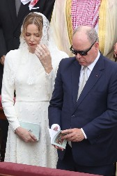 OPET OSVOJILA TITULU "NAJTUŽNIJE" PRINCEZE? Šarlin od Monaka zasenila sve na inauguraciji pape Lava, ovu kombinaciju smeju da nose samo posebne žene