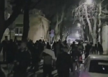 "CRKNI BRE, UBIJTE GA!" Blokaderi kao hijene, napadaju 100 na 1, jezivo nasilje foteljaša!