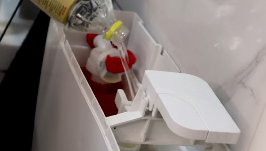 SVI GA POTPUNO ZANEMARUJU, A MORA REDOVNO DA SE ODRŽAVA JER ĆE NAPRAVITI HAOS U KUĆI Evo kako da očistite vodokotlić