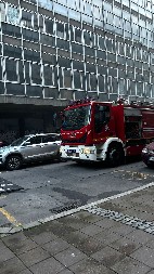 GORI KONTEJNER U CENTRU BEOGRADA! Dim prekrio ulicu, vatrogasne ekipe na terenu (FOTO/VIDEO)