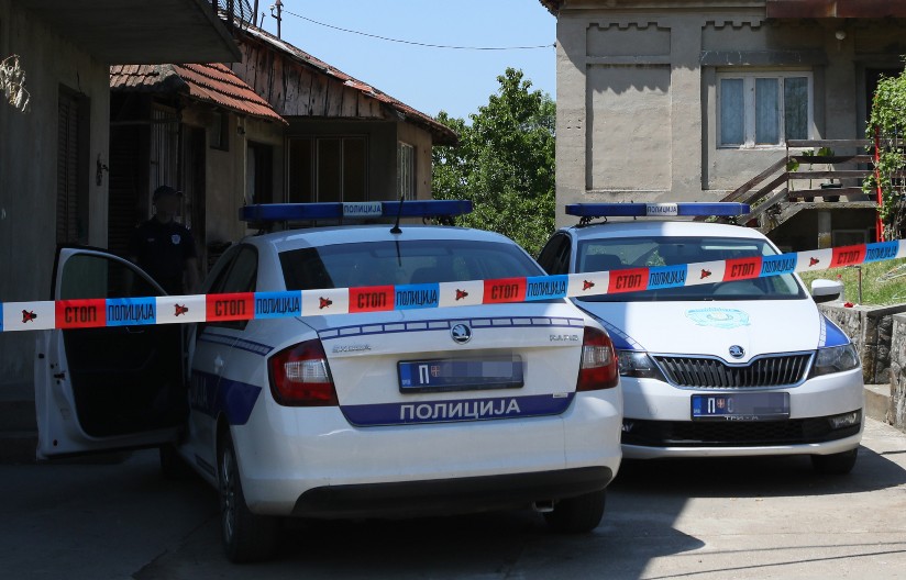 ORUŽANA PLJAČKA KOD SJENICE Razbojnici presreli vozilo brze pošte, povredili vozača i ukrali vrednu robu