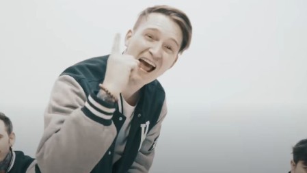 UMRO POZNATI PEVAČ! Imao je samo 32 godine, iza sebe ostavio ženu i dete, tragedija koja je potresla svet (FOTO)