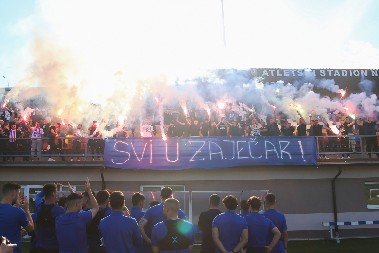 SPEKTAKL U NOVOM PAZARU Navijači došli na trening i poslali poruku igračima pred meč sezone (FOTO)