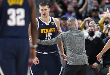 KAKVA IZDAJA Bivši trener Denvera Jokiću zabio nož u leđa