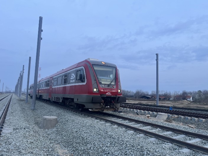 POGINUO ČOVEK U VOZU ZBOG OLUJE! Metalna cev uletela kroz prozor i UBILA putnika u Japanu