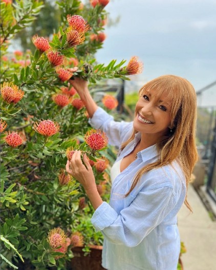 DŽEJN SEJMUR (74) KAO DA NE STARI Ne drži dijete, nosi isti broj odeće od tinejdžerskih dana, a ovo je njena tajna