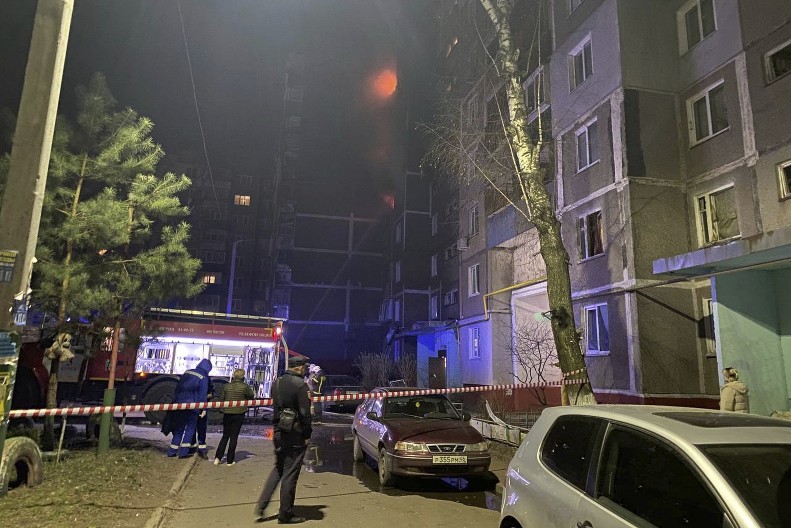 UKRAJINCI RAKETIRALI KURSKU OBLAST, 16 OSOBA POVREĐENO! Evakuisani stanovnici zgrade na koju su pali ostaci drona