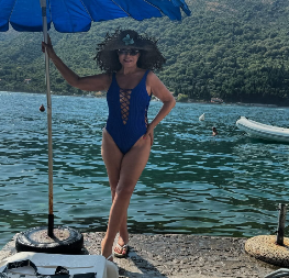 PRINOVA U DOMU NAŠE PEVAČICE (74) Objavila srećne vesti, pa pokazala novog člana porodice (VIDEO)