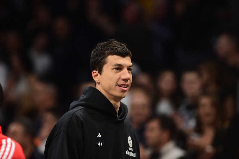 "GROBARI" ĆE BITI BESNI Bajern žestoko potkačio navijače Partizana zbog Vladimira Lučića