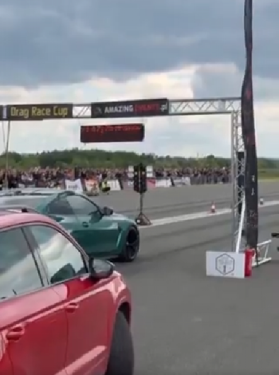 UZNEMIRUJUĆE Automobil na drift trci uleteo u publiku, nastao potpuni haos, ima teško povređenih (VIDEO)