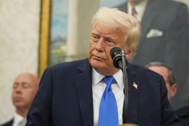 "SREĆAN DAN SVIMA" Tramp poslao poruku Amerikancima (FOTO)