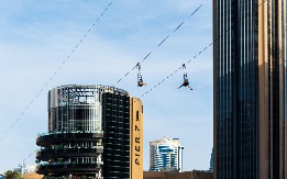 I SUPERMEN BI POZAVIDEO Sekunde bez daha – zip lajnom preletite preko Dubaija