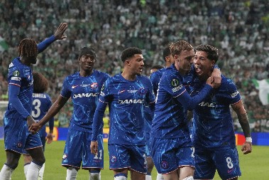 TREBALO JE 24 GODINE DA NEKO STANE ŠPANCIMA NA PUT Čelsijeva rapsodija u drugom poluvremenu za istoriju i titulu Lige konferencija!