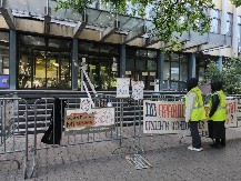 "PROCES SE VODI POD PRITISKOM" Oglasio se advokat utamničenih aktivista SNS, sud ih drži u zatvoru a pušta teroriste na slobodu!