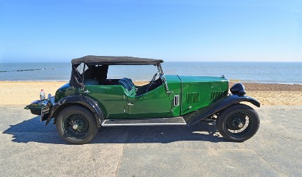 SREĐIVALI SU STARI AUTOMOBIL I UGLEDALI KAKO SE NEŠTO SJAJI ISPOD SEDIŠTA Pogledali su malo bolje i - zinuli od čuda