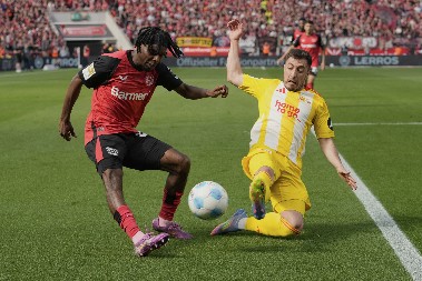 LIVERPUL POČEO DA RAZBIJA KASU Zamena za Trenta od 35 miliona evra, a čeka se četvrti najskuplji transfer Ikada