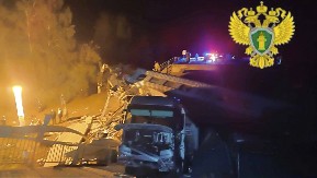 MOST JE DIGNUT U VAZDUH, U VOZU JE BILO 388 PUTNIKA... Rusi javljaju jezive detalje, ovo su snimci sa lica mesta tragedije (FOTO)