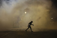 HOROR U PARIZU Dvoje mrtvih i preko 550 uhapšenih na proslavi titule