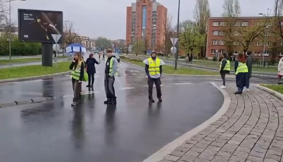 RODITELJI, VREME JE DA POGLEDATE SVOJU DECU I DA SE KONAČNO SABERETE!