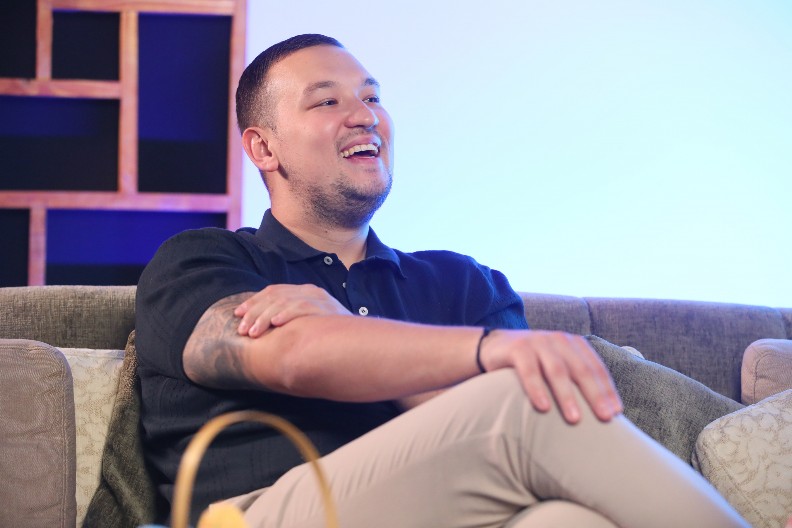 PRVA FOTOGRAFIJA SA BEBOM IZ PORODILIŠTA Supruga Uroša Živkovića blista, emotivni prizor raznežio mnoge (FOTO)