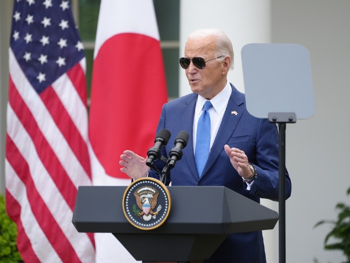 Tramp podelio objavu u kojoj se navodi da je Bajden – robot