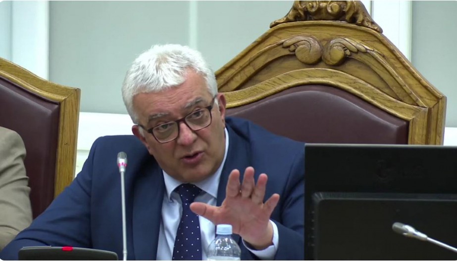 TEST LOJALNOSTI ILI RASKRSNICA VLASTI: Glasanjem protiv Mandića deo poslanika Evrope sad i Bošnjačke stranke pružiće ruku spasa DPS-u!